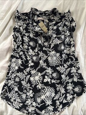 LOFT Black and White Floral Ruffle Sleeve Blouse